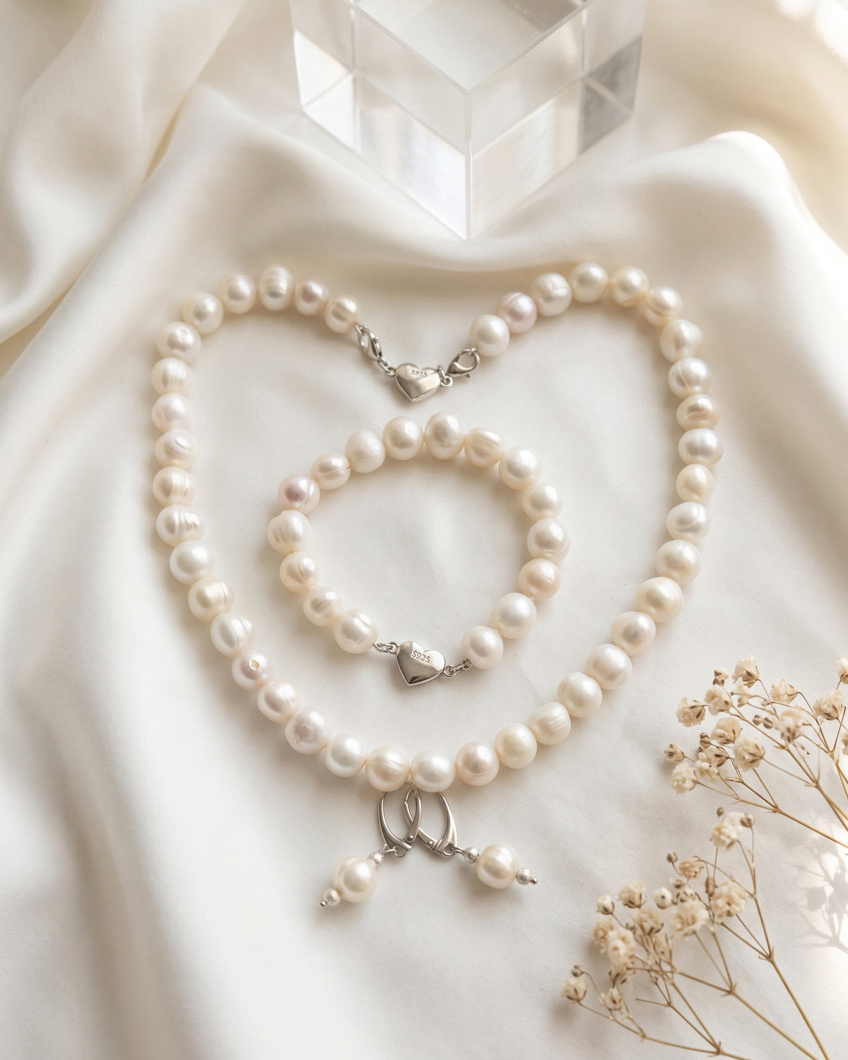 Exceptional White Pearls Set